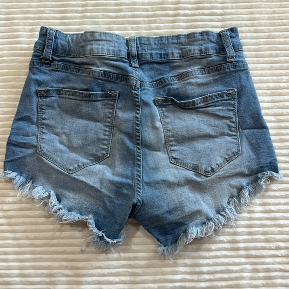 KanCan Frayed Hem Distressed Jean Shorts Light Blue 9/28 - Picture 9 of 10